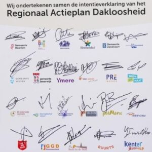 Gemeenten, wooncorporaties en maatschappelijke organisaties tekenden de intentieverklaring Wonen Eerst.